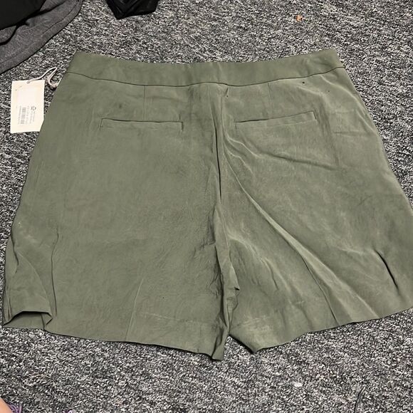WOMENS A NEW DAY SHORTS OLIVE SIZE 10 NWT - Picture 2 of 4